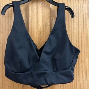 Victoria’s Secret unlined essential plunge bralette